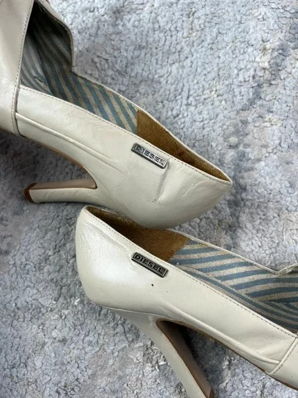 Sapatos de salto alto Diesel em pele bege – photo 5